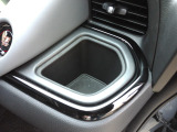 運転席側の手の届きやすい位置にドリンクホルダーが付いています。