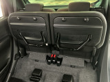 リアシート座面を持ち上げると、背の高い荷物を積むのに便利なトールモードに変身します!多彩なシートアレンジで使い勝手良好!