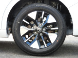 ★左後タイヤ★見栄えが良く足元が引き立つので、車全体のイメージがアップします!タイヤ詳細 205/60R16インチでタイヤの溝は、6mmございます。