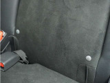 ◆ISOFIX◆シートベルトいらずでチャイルドシートと固定金具を連結するだけでガッチリ固定できます。