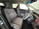 すわり心地の良い運転席・助手席です。長時間のドライブの疲れ軽減に貢献します。どうぞ快適なドライブを♪