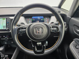 ドライバーの操作性に配慮したステアリング。快適な運転をサポートします。