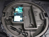 パンク修理キットが格納されています。