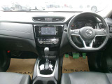 操作しやすい運転席廻り!操作パネルも使いやすい!!ドライブが楽しくなります!