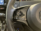 ステアリング左側にSOURCEキー/上下キー・選局(選曲)キー・電話キー・電話終了/戻るキー・トークキーが付いています。