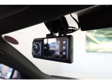 自動防眩機能を備えたルームミラー。ETC車載器を搭載しておりスタイリッシュかつ機能性を兼ね備えております。まずは、お電話等でお気軽にお問い合わせくださいませ。 0078-6002-582225 BPS姫里へ