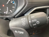 運転席ハンドル部の右横でライトをON/OFFでき、オートライトにも設定可能です。