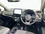 運転席まわりです。 各操作スイッチは使いやすい位置に配置されてます。