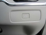 テールゲートには、車内からもスイッチ一つで開閉可能な電動開閉機能を装備。