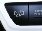【AUTO EV/HVモードスイッチ】EV(電気)走行 と HV(ハイブリッド)走行 を自動的に切り替えるモードです。