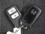 ◆スマートキー◆カギをバッグやポケットに入れたままでもドアロックの開閉ができる『スマートキー』付き!雨天や暗くなってもカギを取り出す必要がなくドアの開錠&エンジンも始動できます
