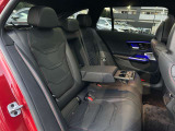 メルセデス・ベンツの定める厳しい基準をクリアしたお車のみをご案内させて頂きます。納車前整備はメーカー規定に基づき当店3Fの指定工場で入念に行なわれます。熟練のメカニックがお客様のお車を整備致します。