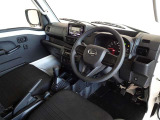 視界良好、操作しやすい運転席です。
