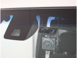 サポカーは、高齢運転者を含めたすべてのドライバーによる交通事故の発生防止・被害軽減対策の一環として、国が推奨する新しい自動車安全コンセプトです。詳しくは販売店スタッフまでおたずねください。