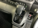 発進時から滑らかに加速する無段階変速のCVTはストップ&ゴーの多い街の中も快適です