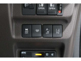 Hondaセンシングの機能のひとつ、アダプティブクルーズコントロール付!アクセルから足を離しても設定したスピードと前車との車間を保ち走行してくれます!車線維持もアシスト☆高速道路で疲労軽減ですね☆