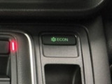 ★ECONスイッチ★ エコドライブを加速しよう!スイッチをONにすると、運転の仕方によるロスを抑え込み燃費をよくするようクルマが頑張ります(*^ー^*)燃費向上にチャレンジ♪