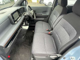厚みがあって、座り心地のいいソファーのようなシート。運転席も助手席もリラックスしてゆったり座れます。