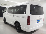 【新車/ハイエースワゴンGL/4WD/familiar/2.7Lガソリン】フローリング施工【全国納車可能】