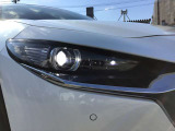 LEDヘッドランプ装備・消費電力が少なく明るいので夜間走行も安心して運転出来ます。