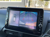 アラウンドビューモニターは4個のカメラを合成してまるで上から撮影した様な駐車場のどの位置にいるかとてもわかり易い機能です