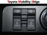 運転席からワンタッチでパワースライドドアの開閉ができて便利です。