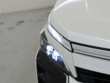 精悍な目つきのLEDヘッドランプを装備しております。