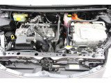 エンジンルームの樹脂部分は丁寧に磨いてツヤをだしています。当社の中古車のエンジンルームクリーニングはとても自信があります★