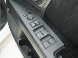 ◆パワーウィンドウスイッチ◆運転席から全席の窓の開閉操作を行うことが出来いつでも換気ができます!