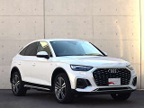 ●Audiが最初に採用したLEDポジショニングランプ。シャープなラインで昼間でも点けていたいと思うほど上品でオシャレです。夜間走行時はさらに目立ちます!