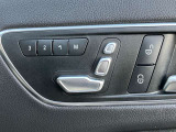 運転席側にはパワーシート&シートメモリーなどもございますので快適に過ごせますね