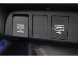 USBオーディオ用ソケットがついていますので携帯電話などを接続すれば音楽等の再生が可能です!