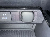12V 120W電源付。携帯の充電や簡易空気清浄機など手軽に電源を得られます。
