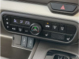 ■温度設定をしておけばいつでも快適な車内温度を維持できるオートエアコン!