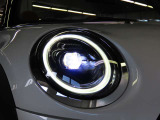 LEDヘッドライト キセノンに比べて明るさと照射範囲が向上し、消費電力も低減のため省燃費に貢献