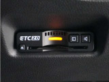 ◆ETC2.0装着◆進化したドライブ体験。料金収受システムだけだったETCが生まれ変わって、高速道路を賢く使うETC2.0に進化しました。多彩な情報サービスが便利で快適なドライブ体験を提供します。
