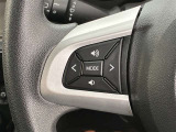 運転中、オーディオの操作をしてて、ハッとしたことはありませんか?ステアリングスイッチは、運転中でもハンドルでオーディオの操作が可能です。安全なドライブをサポートします。