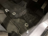 用品としてフロアマットを装備しております。すぐにお乗りいただけます!