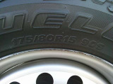 タイヤサイズは、175/80R15です。