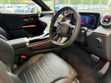 メルセデス・ベンツの定める厳しい基準をクリアしたお車のみをご案内させて頂きます。納車前整備はメーカー規定に基づき100項目以上にも及ぶ点検を熟練のメカニックによって行いご納車させて頂きます。