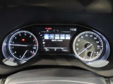 見やすいメーターパネルで安全運転のお役に立ちます!!