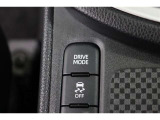 燃費をより向上させるエコドライブモードとパワフルな走行を愉しめるパワーモードを選べるスイッチが付いております!