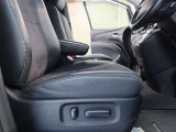 パワーシート搭載。微妙な調整が手軽にでき、ピッタリなポジションで運転することが可能です。