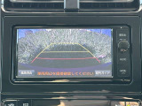 便利なバックカメラ付きで車庫入れも安心。