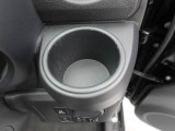 カップホルダーは運転席や助手席からちょうど手の届く位置です!!