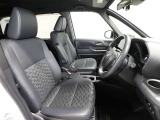 ゆったり室内で運転もしやすいです♪使い勝手の良い配置も考えられています!!