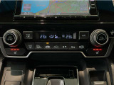 オートエアコンは左右席で独立温度コントロールが可能です。運転席はキンキンに冷やして助手席はマイルドにと言った設定が可能です☆暑さ寒さでケンカすることもなくなりますね♪