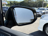 ブラインドスポットモニターついてます!走行中に車両後方の死角にいる車両を検知し、インジケーター点灯で教えてくれるとっても便利な装備です☆