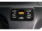 両側電動スライドドアはドアの直接操作以外にも運転席からのスイッチ操作やリモコン操作でも開閉が可能!狭い駐車場などでもドアの開閉が楽々・安心ですね!