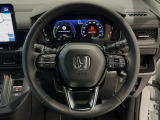 運転にかかわる様々な操作を安全に行えるように視点移動が少なく操作性に配慮されたスイッチ類が凝縮されたコクピットです。